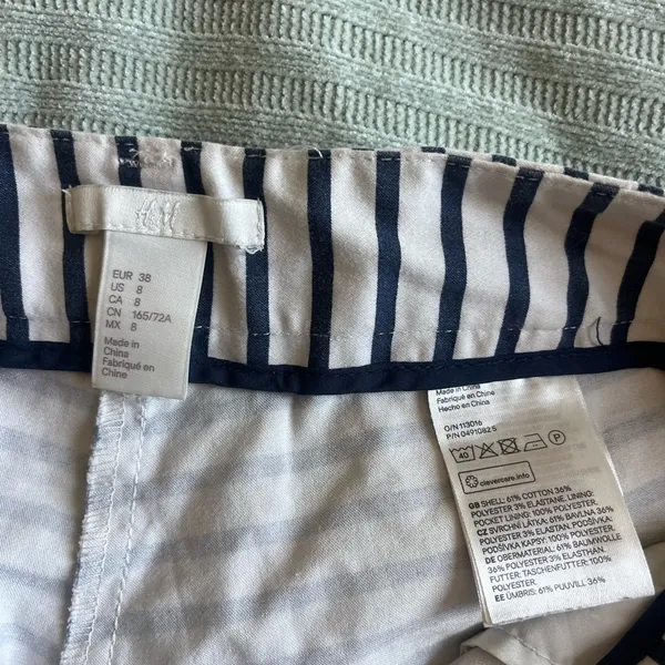 H&M Women’s Shorts 8 Striped Navy White Nautical Preppy Short Summer‎ Chino - Image 3