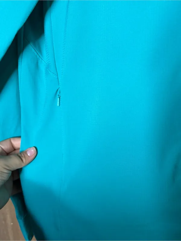Columbia Women's Turquoise Button-Up shirt size L - Image 3