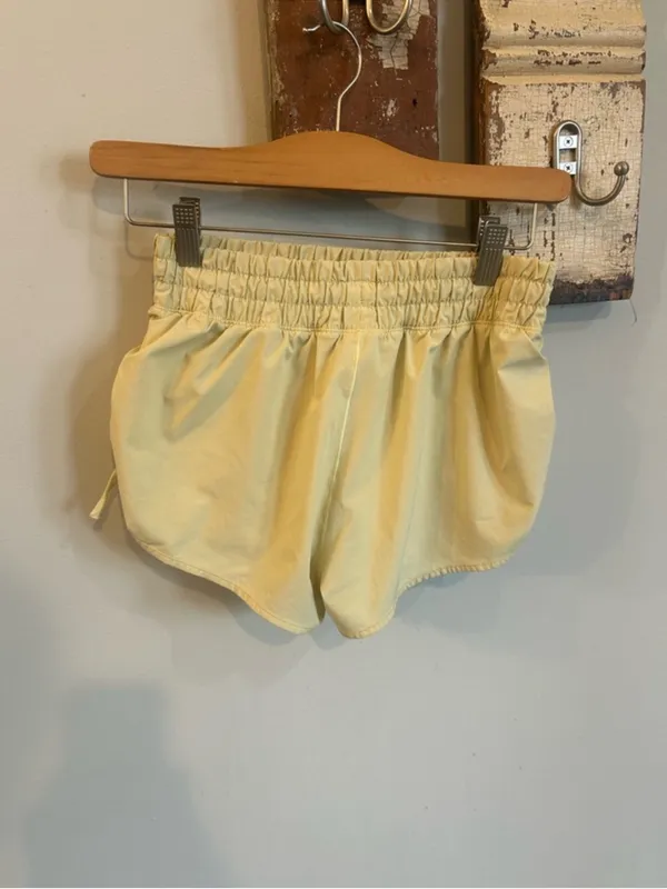 OFFLINE By Aerie Ruched Hot Stuff Short | Photon Yellow - Image 3