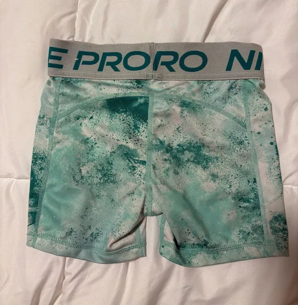 Nike Pros - Image 2