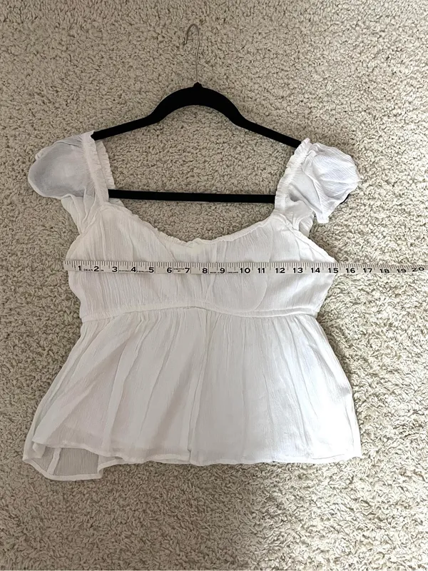 Hollister White Flutter-Sleeve Crop Top - Image 3