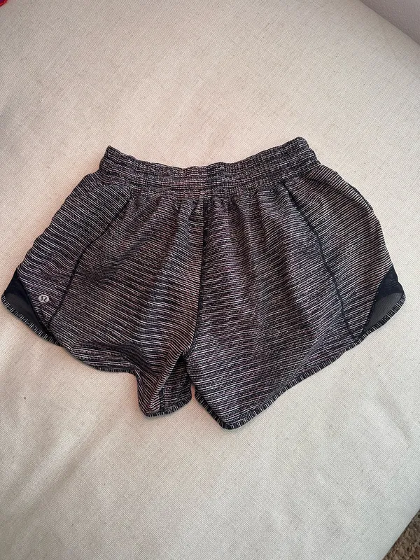 Lululemon Hotty Hot 4" Shorts - Image 3