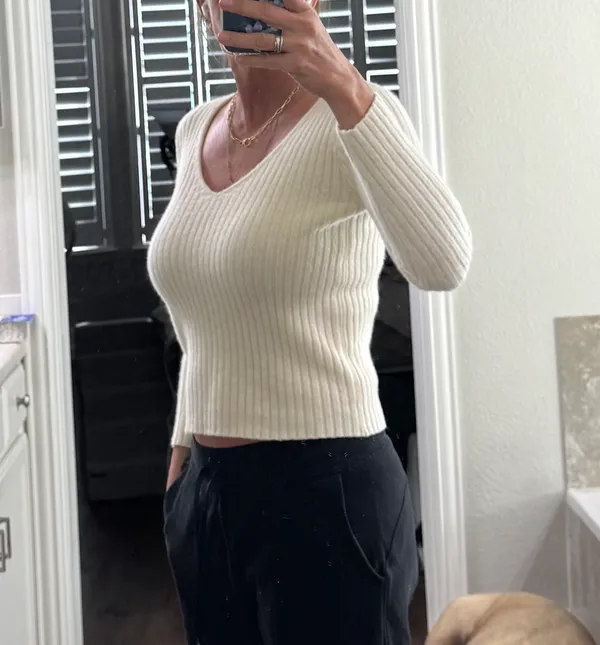 Brandy Melville V Neck Sweater In Cream - Image 4
