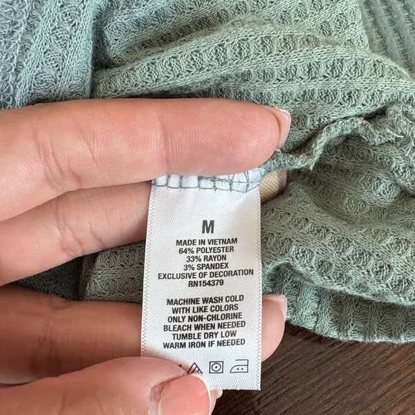 Aeropostale Women's Sage Green Crew Neck Sweater - Image 5