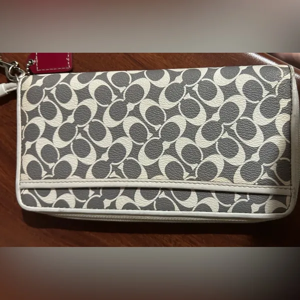 Coach Gray & Ivory Women's Wallet *flaws read notes - Image 5