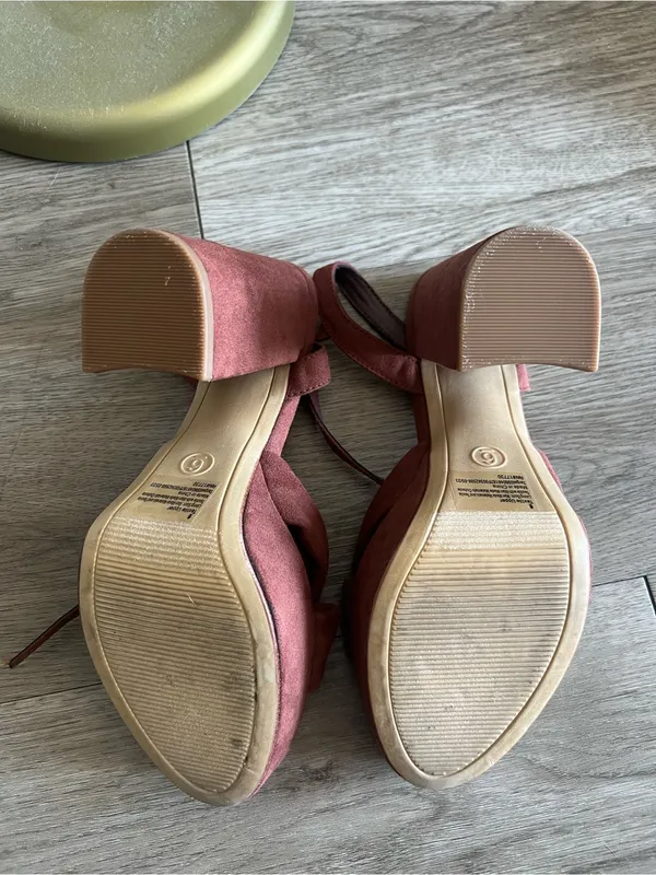 Women’s Suede Platform Slingback Heels in Dusty Rose Pink Size 6 - Image 3