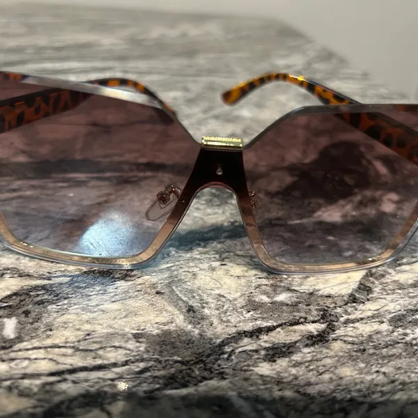 Stylish Brown Sunglasses - Image 12
