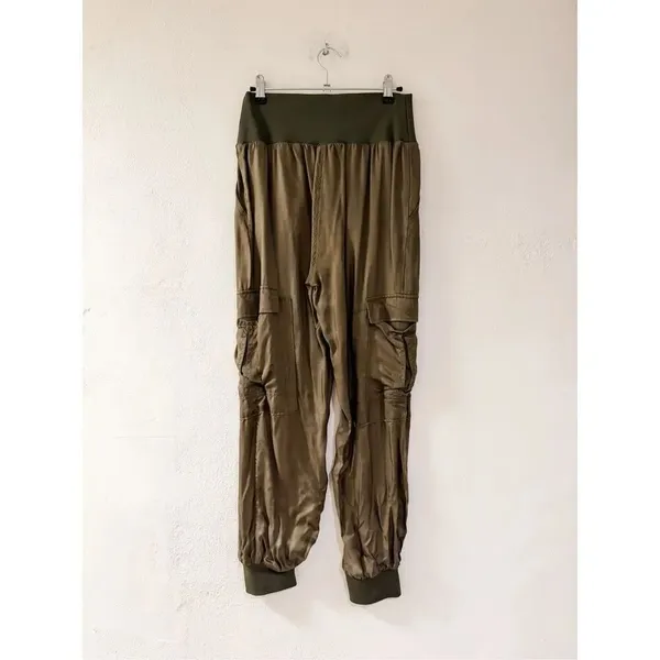 Cinq a Sept Giles Twill Cargo Joggers Cupro in Olive Medium - Image 4