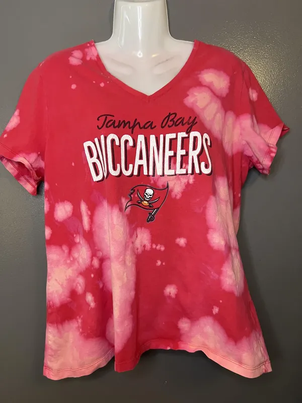 Tampa Bay Buccaneers Shirt Womens XL Red NFL Football Tie Dye Fanatics V Neck - Image 2