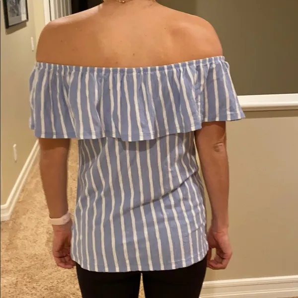 Old Navy Off the shoulder Blue and white shirt - Image 3