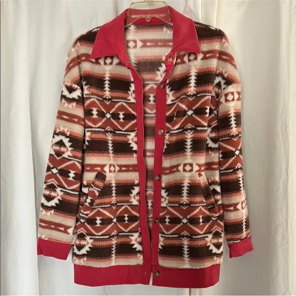 Aztec Patterned boho Pink fuzzy button up shacket Cardigan sweater size medium - Image 5