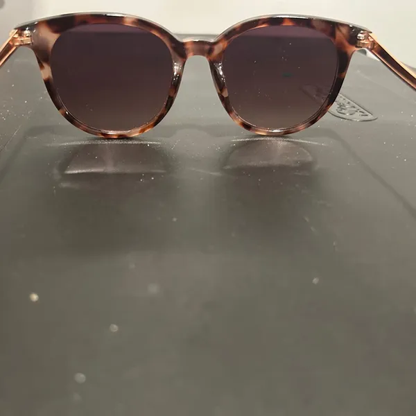 Tortoise Shell Sunglasses Brown - Image 3