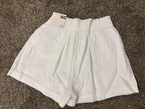 White linen Kohls Shorts - Image 2