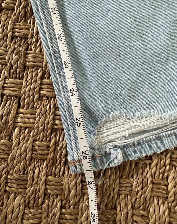 American Eagle Outfitters Women's Light Wash Distressed Stretch Mom Jeans Size 4 - Image 8