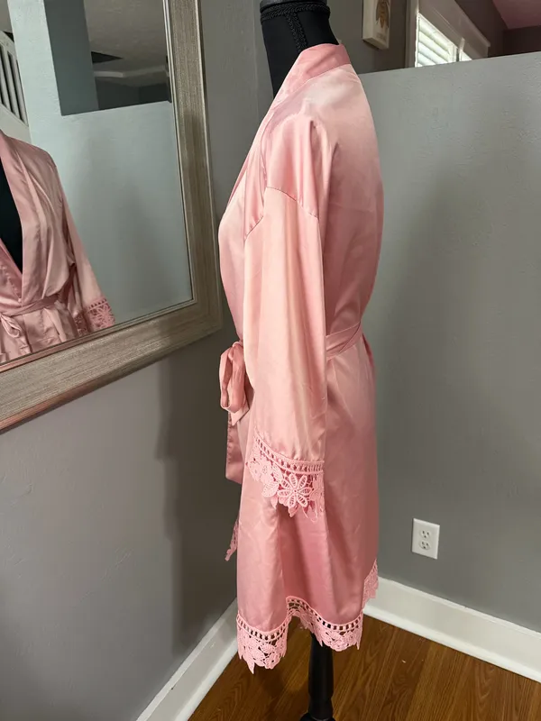 Bridal/ Bridesmaid Satin Pink Lace Crochet Floral Detail Robe OS. - Image 6