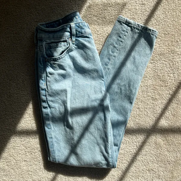 American Eagle Light Wash Straight Jeans - Image 3