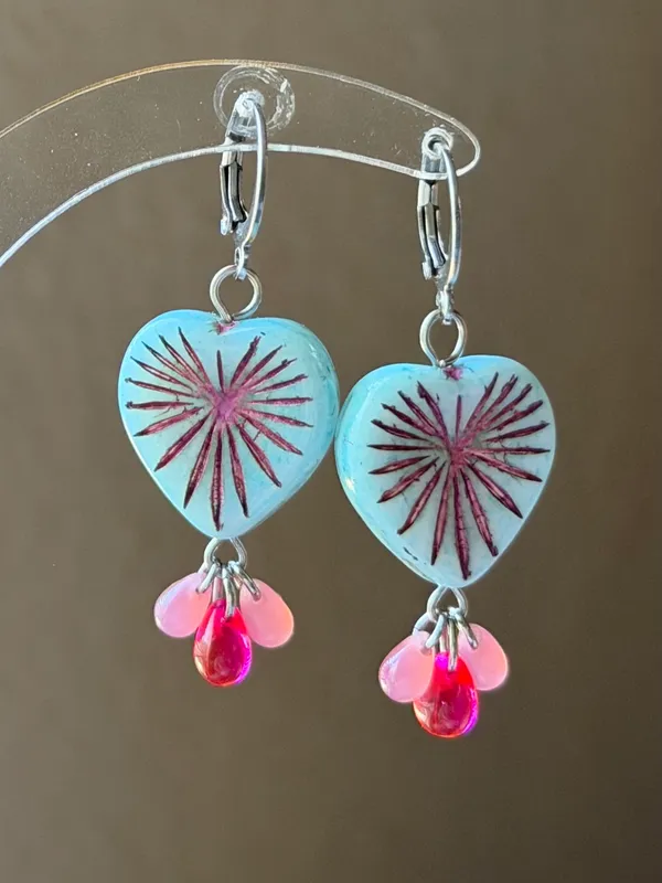 Handmade quality Czech glass heart beads fairy boho vintage retro style earrings🩷 - Image 5