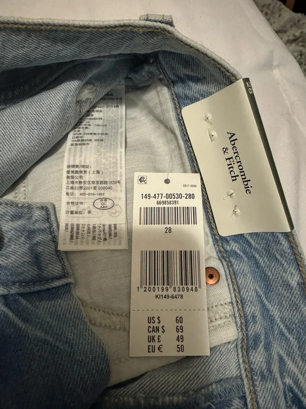 Abercrombie Low Rise Loose Shorts - Image 4