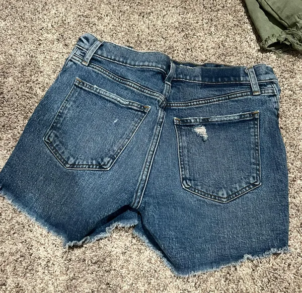 Abercrombie And Fitch 4” Mom Shorts - Image 2