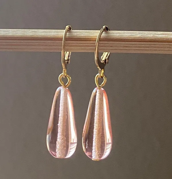 light pink Czech glass teardrop simple minimalist dangle earrings🩷 - Image 5