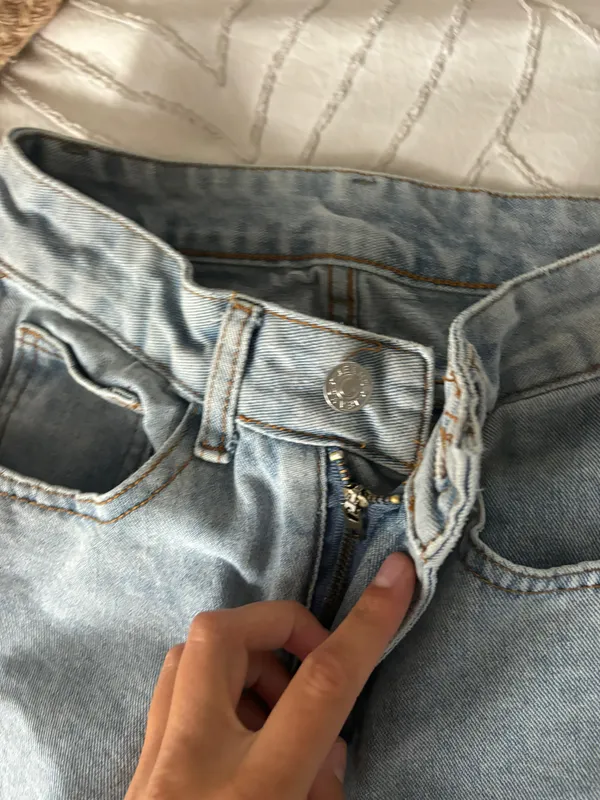 Butt Rip Denim Jeans Size 26 - Image 7