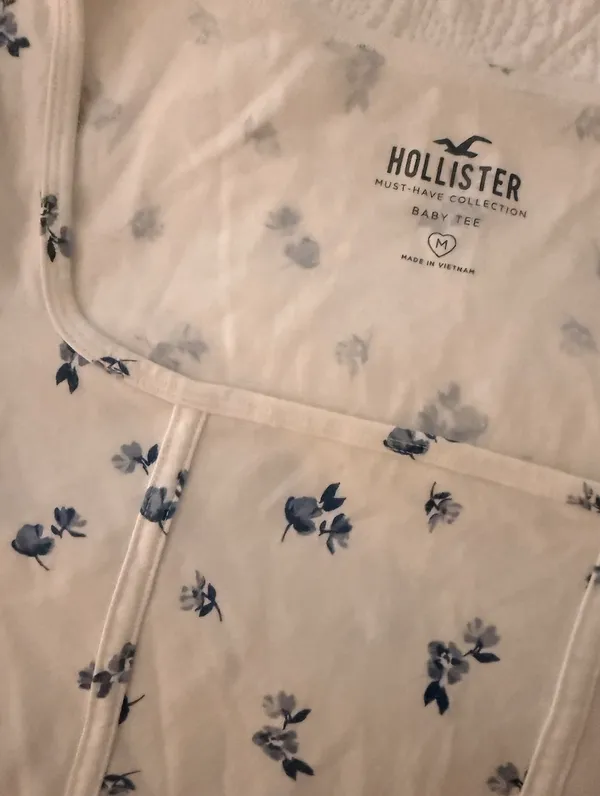 Hollister Cropped Floral Top - Image 2
