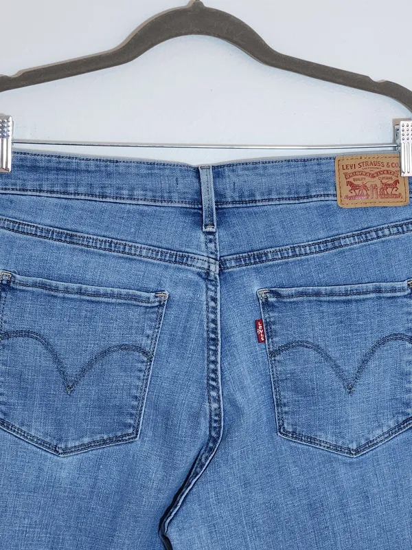 Levi’s Light Wash Mid-Rise Skinny Jeans Size 14 - Image 5