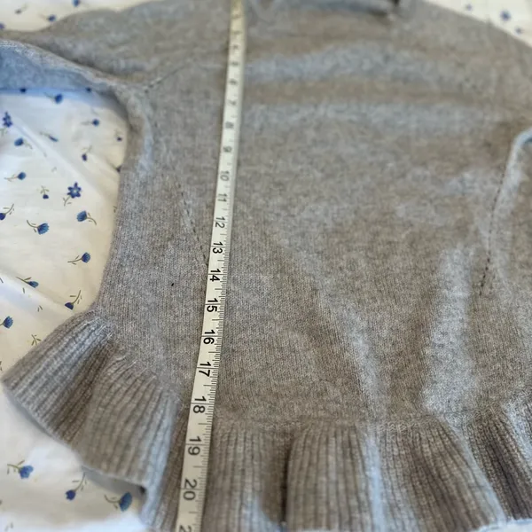 Ann Taylor Sz:M Wool Cashmere Gray Ruffle Hem Pullover Crew Neck Sweater. - Image 6