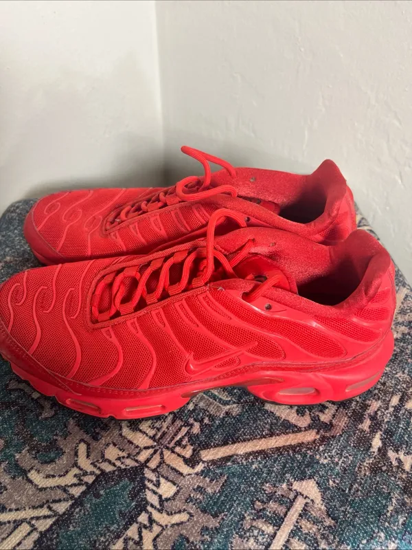 Nike All-Red Mesh Athletic Sneakers - Image 6