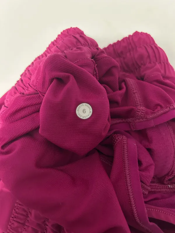 Lululemon Hotty Hot 2.5" Low-Rise Shorts - Image 4