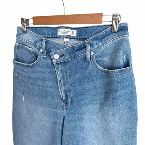 Abercrombie & Fitch The 90s Straight Ultra High Rise Criss Cross Jeans Size 30 - Image 4