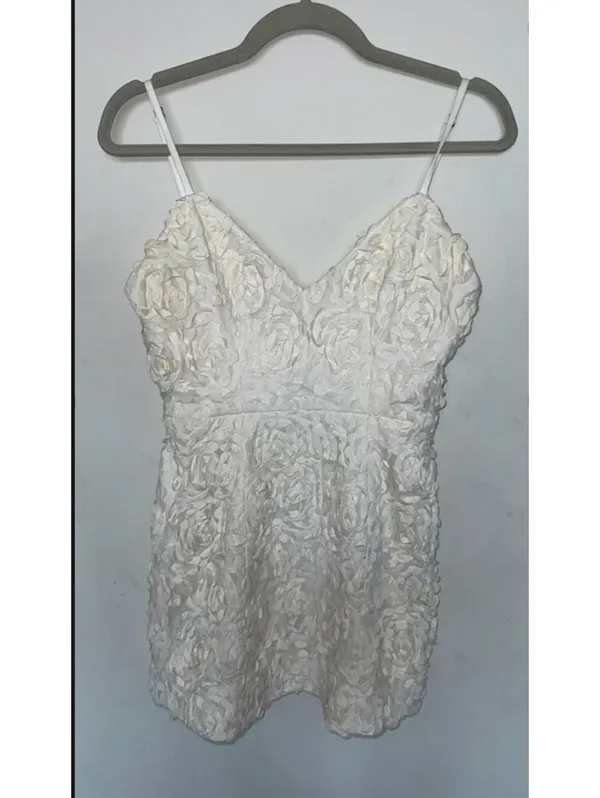 House of CB "Desiree" White Rosette Floral Mini Dress S NWOT - Image 2