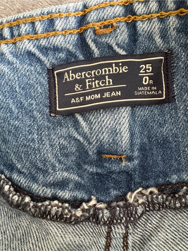 Abercrombie & Fitch A&F Mom Jeans 25R 0R Light Wash Raw Hem - Image 2