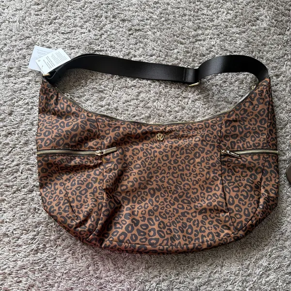Lululemon leepoard slouchy sling bag  - Image 2