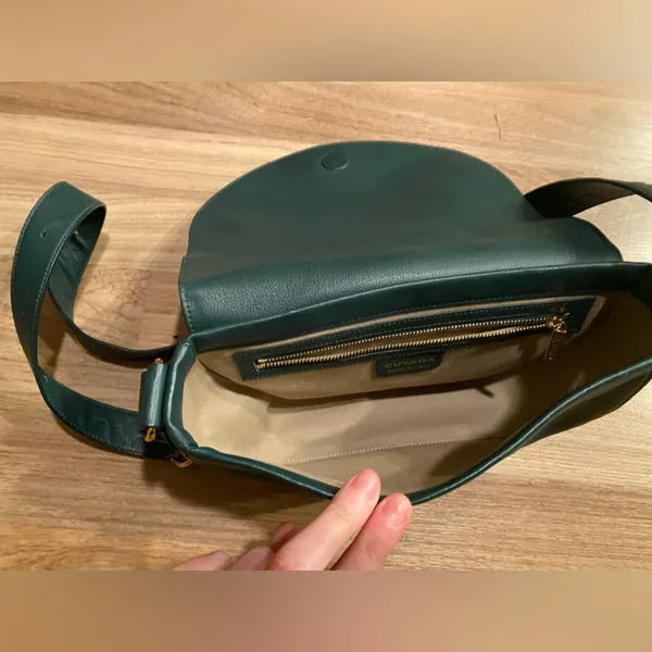 Cuyana Half Moon Green Leather Handbag - Image 6