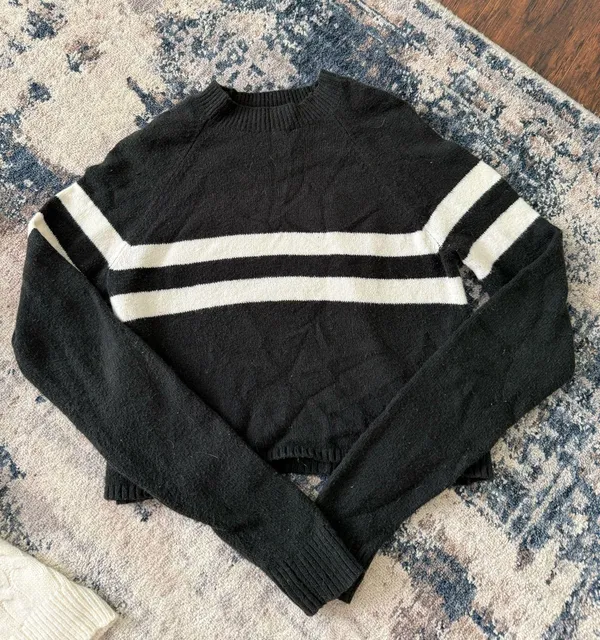 Hollister Cropped Sweater - Image 2