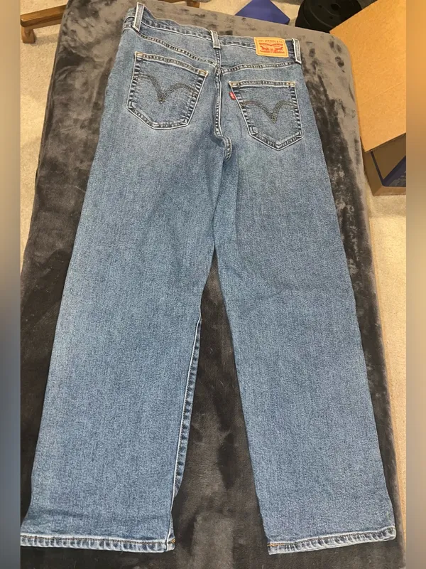 Levi’s Ribcage Straight Jean Size 28 - Image 15