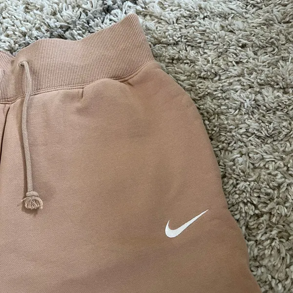 GUC NIKE Sportswear Phoenix Fleece Shorts - Image 5