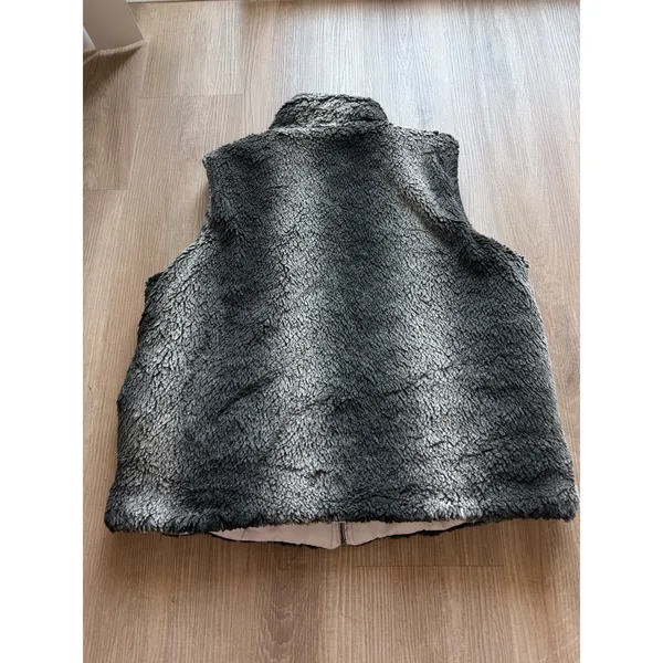 Reversible Faux Fur Puffer Vest Grey White Quilted Full Zip Sleeveless Jacket - Image 7