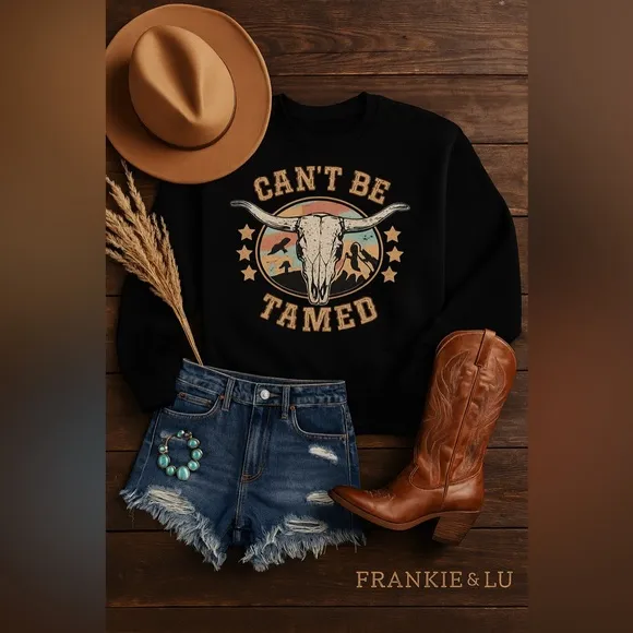 Can’t Be Tamed Western Longhorn Skull Sweatshirt Black NWT - Image 2