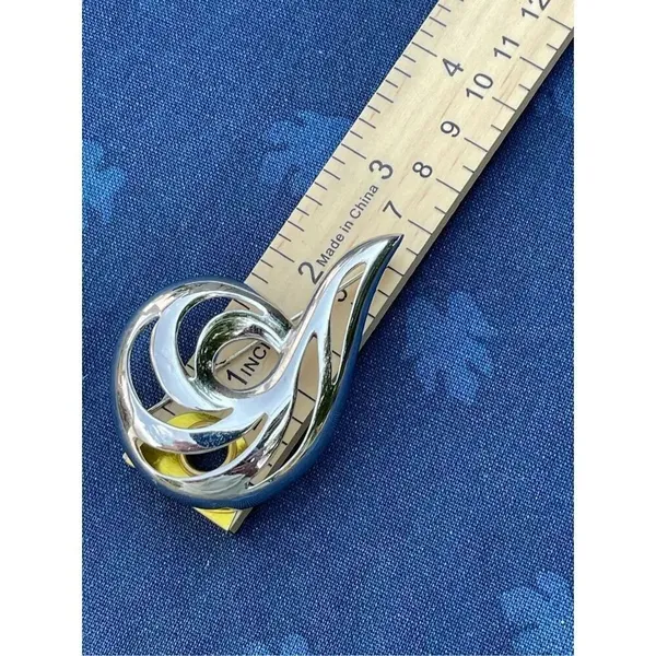 Vintage shiny Monet swirl brooch. Large - Image 3