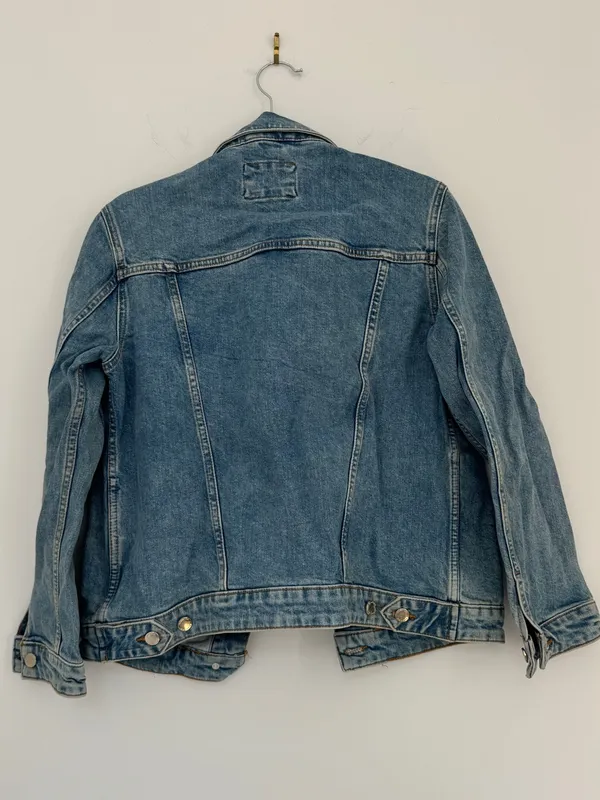 Classic Light Wash Denim Jacket Massimo Dutti - Image 4