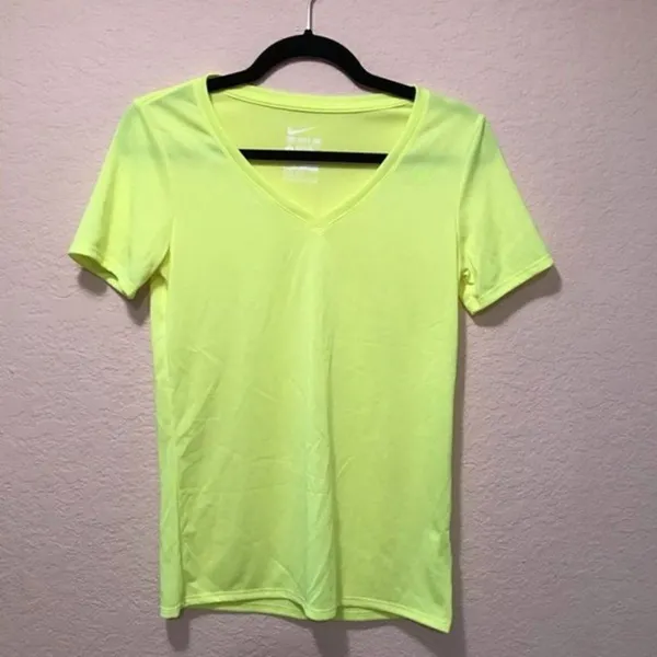 *30off3* NWOT.‎ Nike Dri-Fit neon yellow top. - Image 3