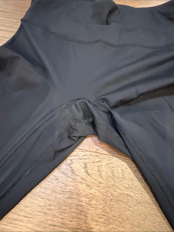 Lululemon High Rise Black Athletic Cropped Legging Size 8 - C11-517 - Image 3