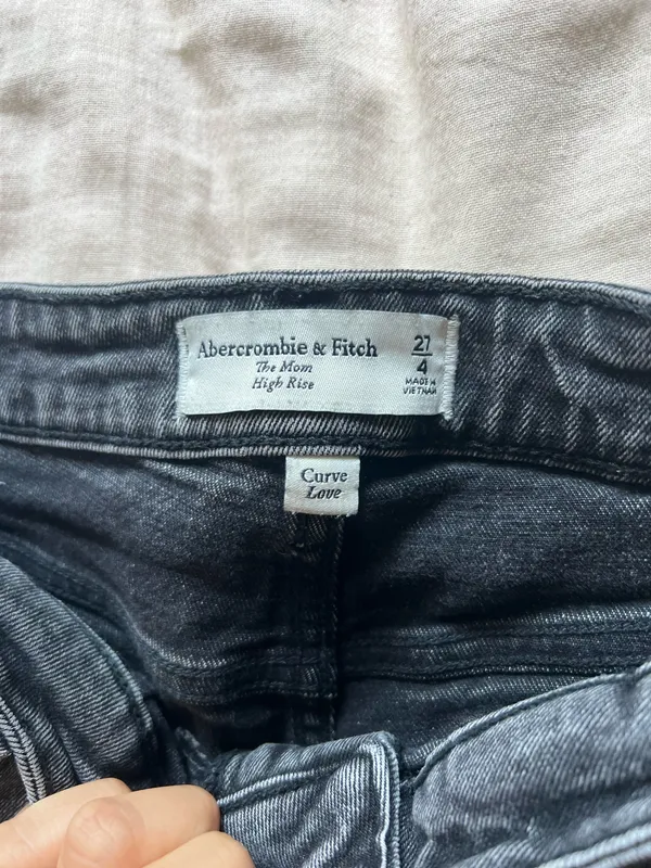 Abercrombie Curve Love The Mom Jeans High-Rise Black - Image 4