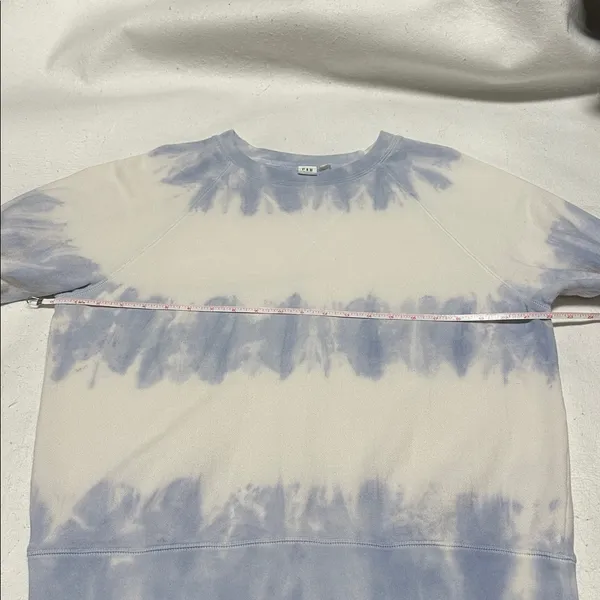 GAP Women's Baby Blue & White Tie-Dye Sweatshirt size M - Image 7