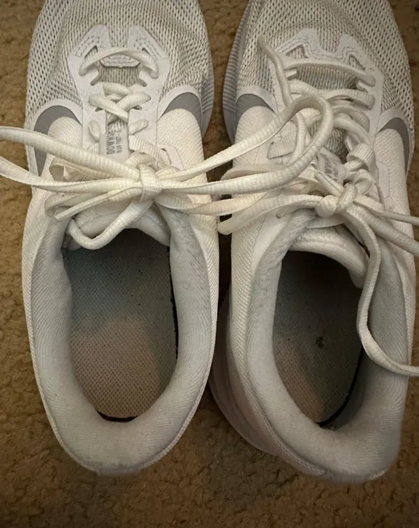 Nike Tennis Shoes - Image 5