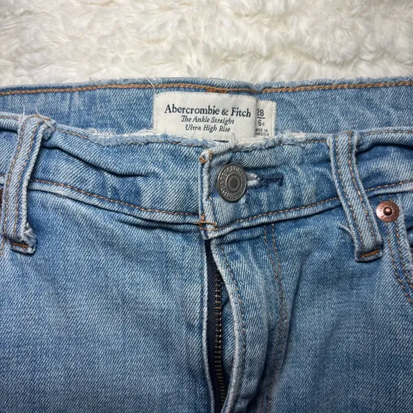Abercrombie & Fitch Light Blue Denim Shorts Size 28 - Image 2