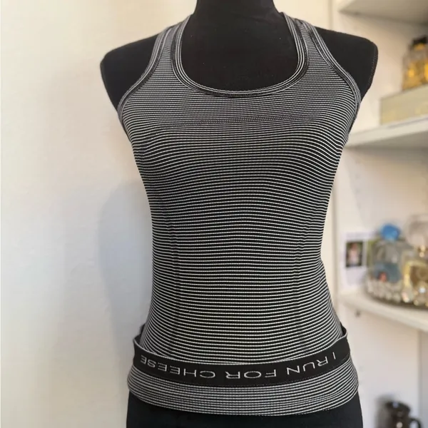 Lululemon Run Swiftly Tech Racerback Stripe top size 4 - Image 2