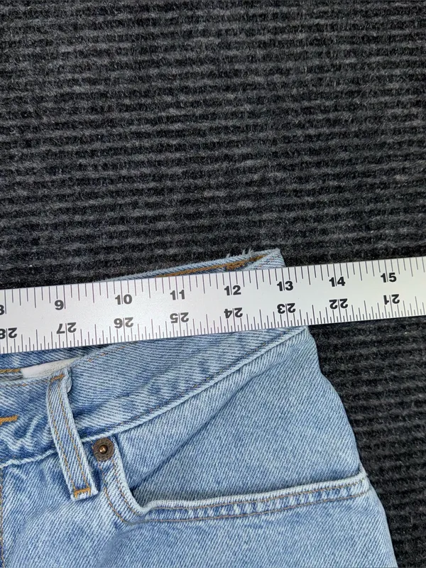 Vintage 90s Levi’s 550 Relaxed Fit Denim Shorts Women’s 26 Light Denim Jorts - Image 5